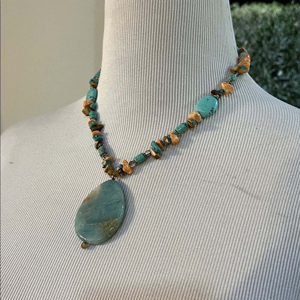 VINTAGE YOU AND I STONE PENDANT BEADED NECKLACE MULTICOLORED